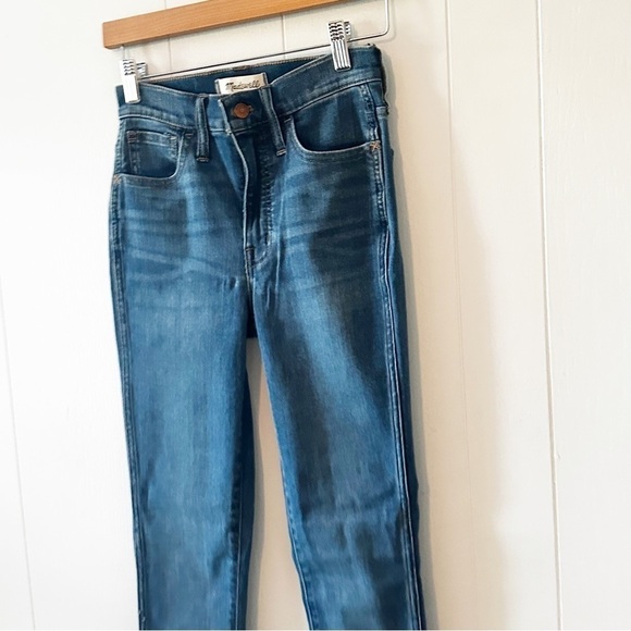 Madewell New 10" High-Rise Roadtripper Supersoft Jeans in Playford Wash 23 tall - Picture 5 of 8